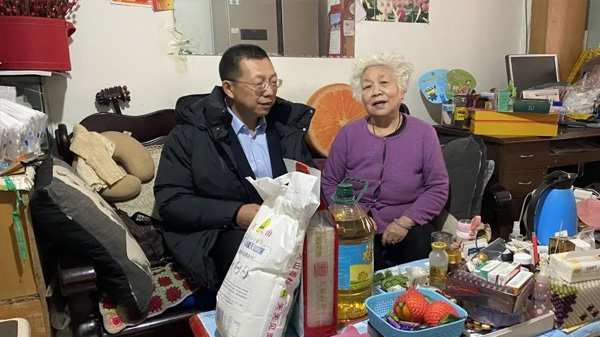 银穗集团走访帮助困难户 银穗集团走访帮助困难户