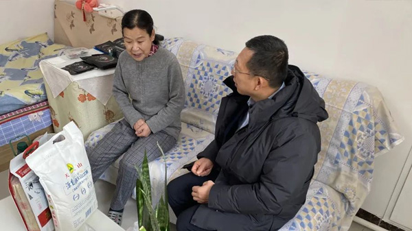银穗集团走访帮助困难户 银穗集团走访帮助困难户