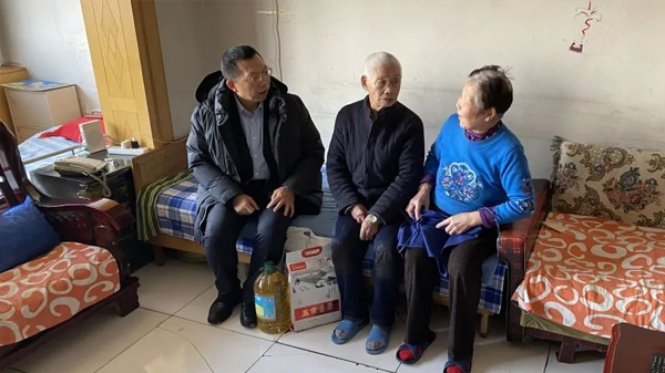 银穗集团走访帮助困难户 银穗集团走访帮助困难户
